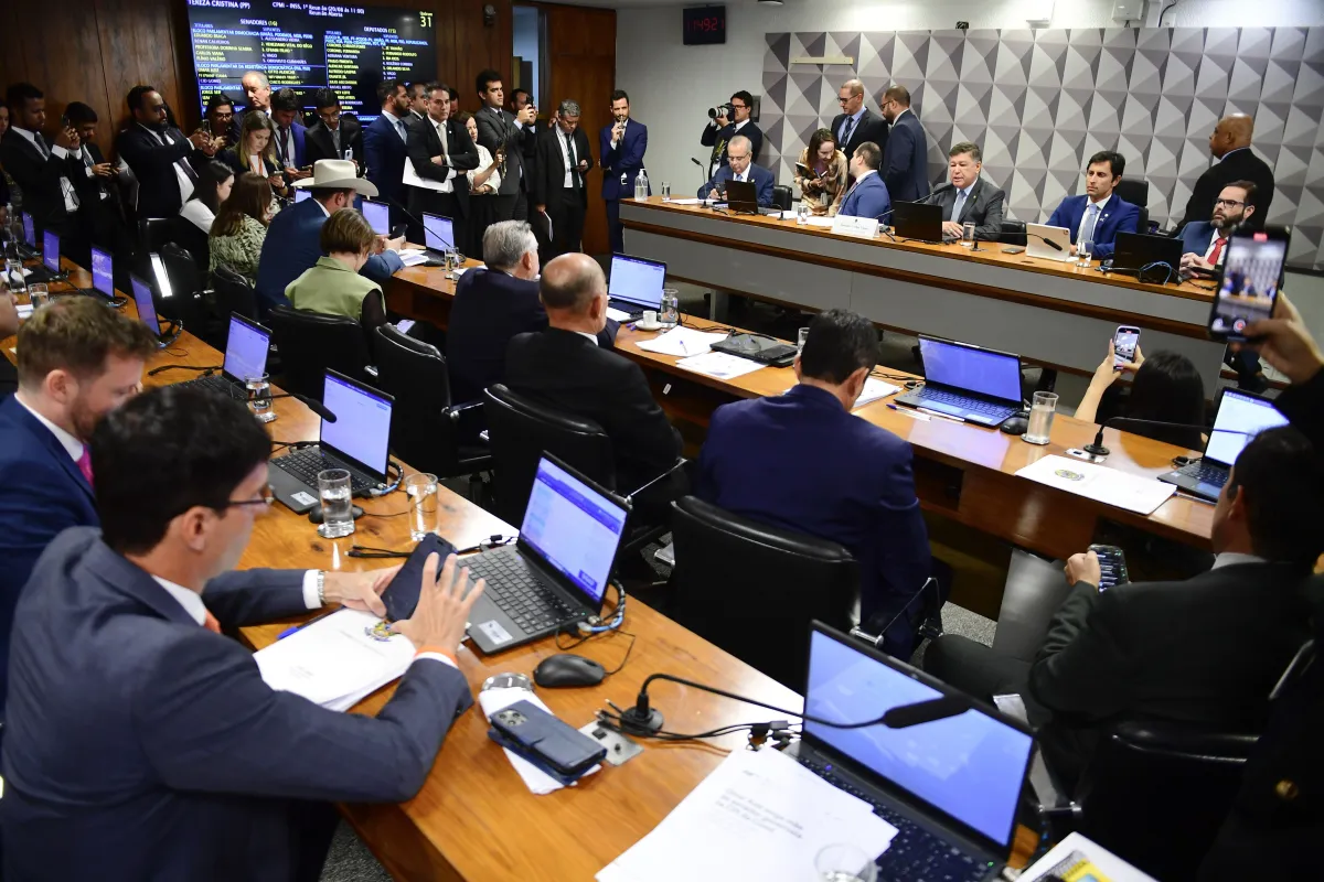 PT fica sozinho na CPMI do INSS após debandada de aliados