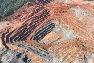 Área de mineração no Amazonas, ilustrando extração de potássio, nióbio e terras raras