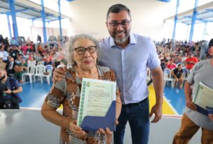 Wilson Lima entrega títulos de regularização fundiária a 600 famílias