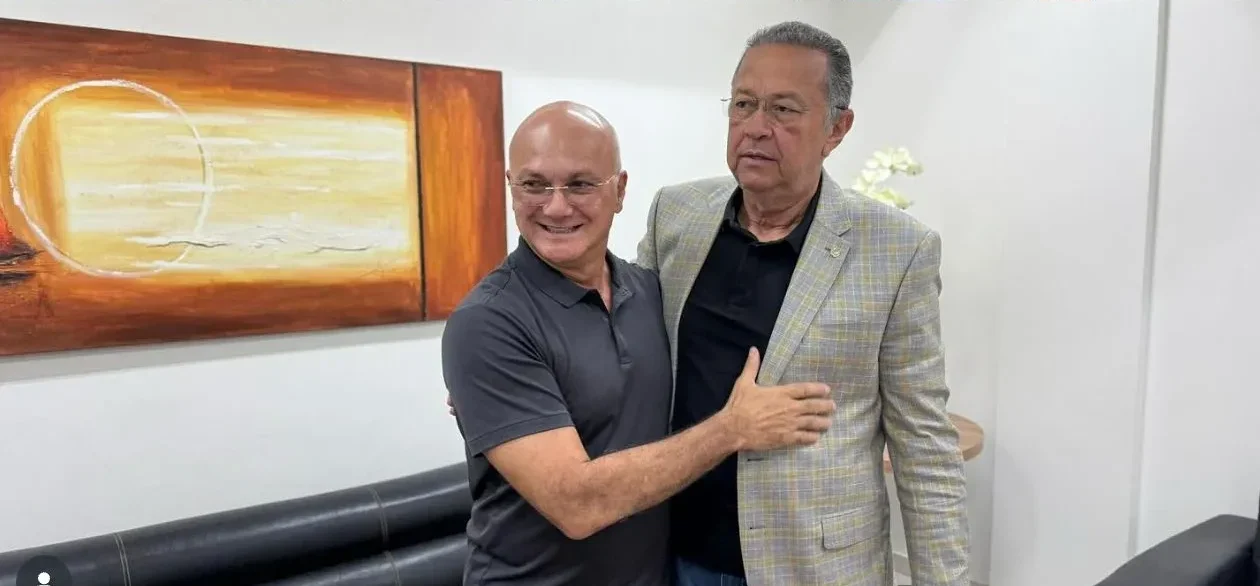 Menezes Silas Câmara eleições: coronel e deputado federal se reúnem reservadamente em meio às articulações políticas para 2026 no Amazonas.
