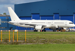 Avião militar dos EUA transporta diplomatas ao Brasil