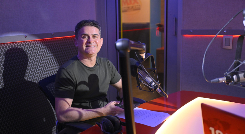 Prefeito David Almeida dando entrevista em Rádio sobre o Festival SouManaus Passo a Paço - #SouManaus Passo a Paço: David Almeida anuncia ampliação e novas ações