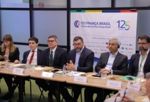 Wilson Lima apresenta potencial do Amazonas para empresas francesas - Governador Wilson Lima falando na CCIFB em São Paulo