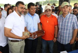 Imagem do governador Wilson Lima ao lado de expositores da expoagro 2025 - Governador Wilson Lima destaca milhões em negócios na Expoagro 2025