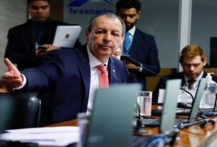 Senador Omar Aziz na imagem - Omar Aziz compara operação da Polícia Federal a Gaza e critica ação