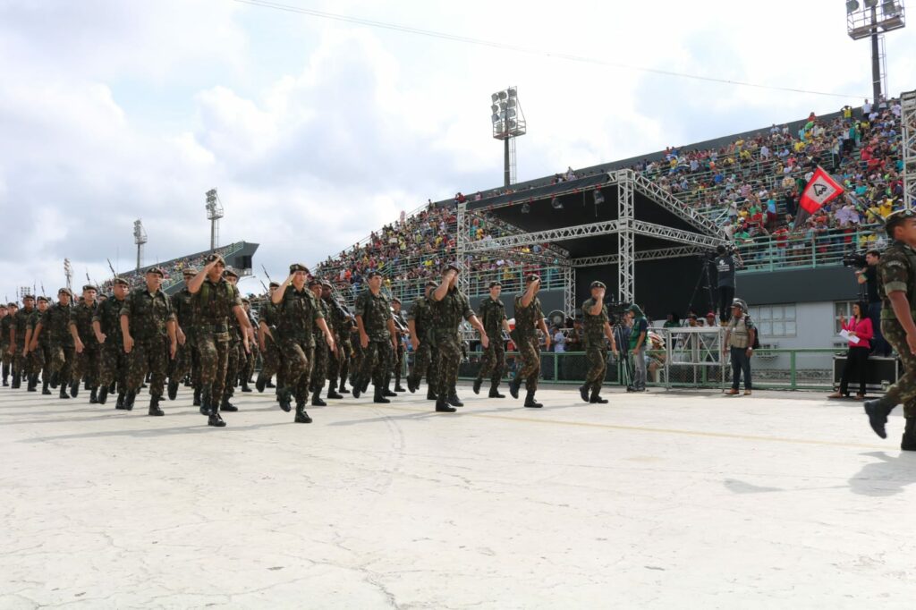 Desfile de 7 de setembro reúne 2.500 militares no Sambódromo de Manaus