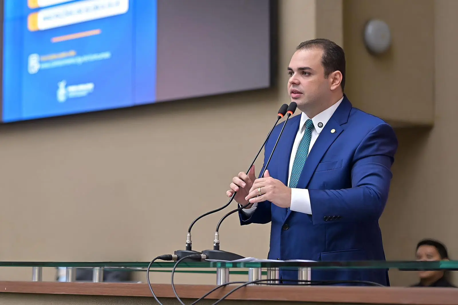 Presidente da Aleam, Roberto Cidade no plenário - Concurso público da Aleam tem inscrições abertas a partir desta quarta-feira (10)