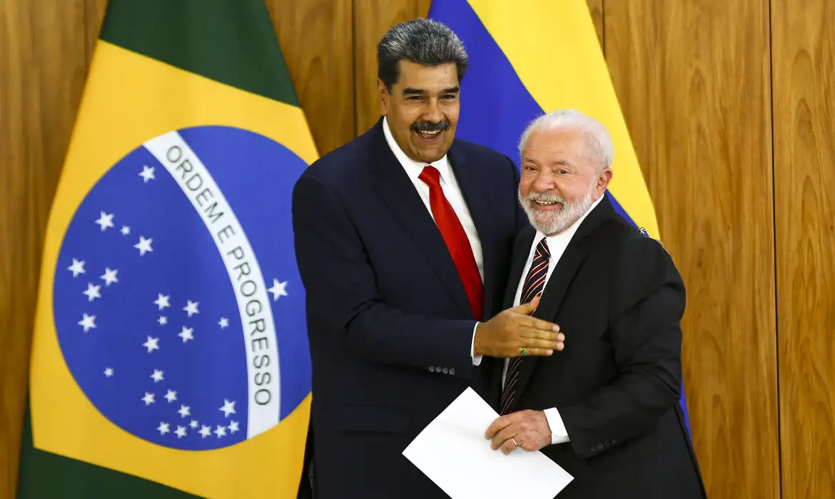 Imagem mostra Presidente Lula ao lado de Maduro - Lula defende Maduro através do PT contra ofensiva militar americana