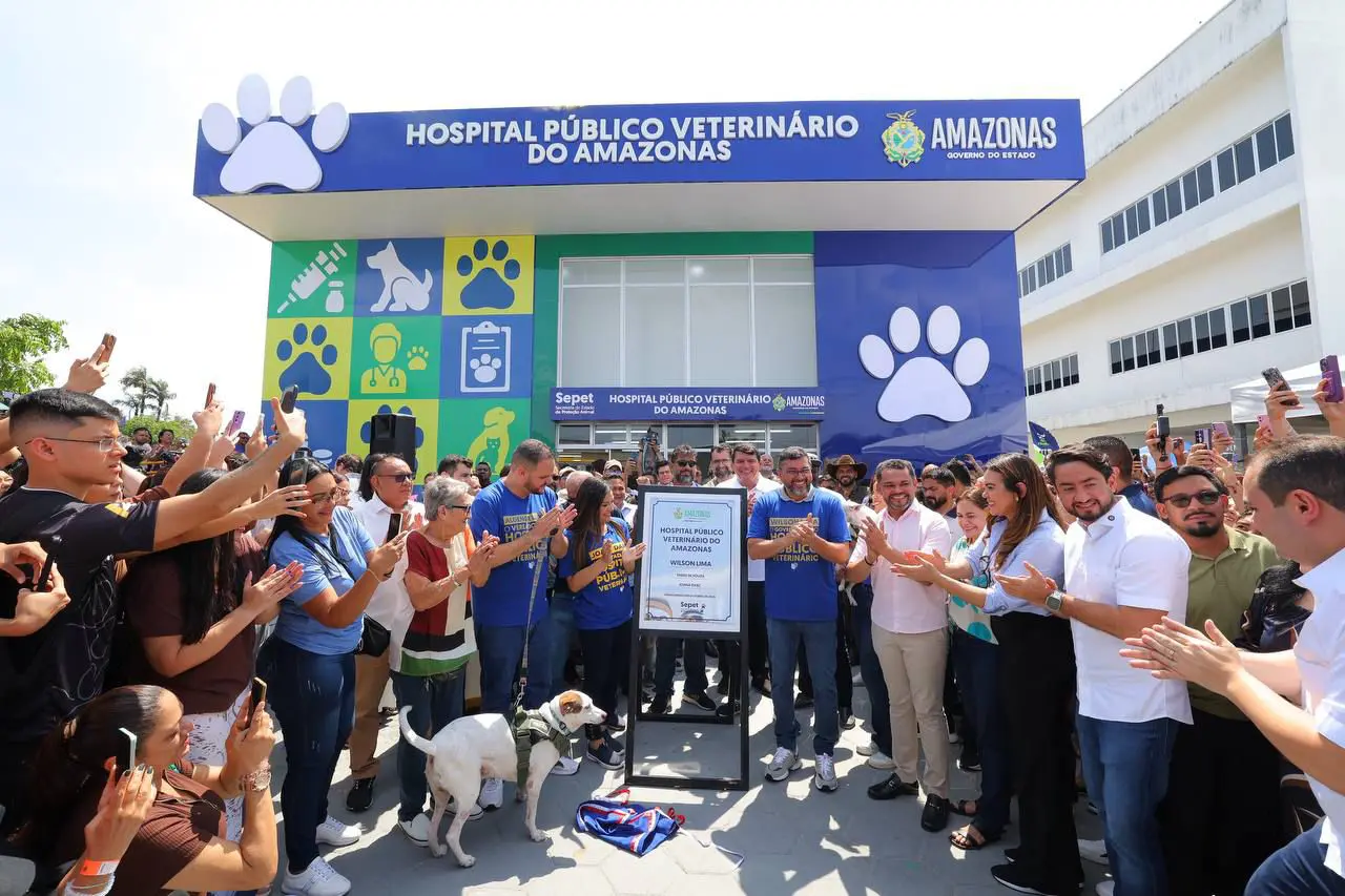 Imagem mostra Governador Wilson Lima inaugurando o Hospital Público Veterinário