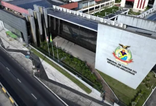 Imagem mostra fachada do TCE-AM vista do alto - TCE-AM julga 91 processos nesta quarta com transmissão ao vivo
