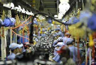 Imagem mostra linha de produção em uma fábrica da Zona Franca de Manaus - Zona Franca de Manaus Cresce 10% e Fatura R$ 147,6 Bilhões