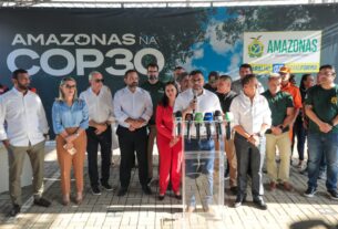 Imagem mostra Governador Wilson Lima em evento onde apresentou Viaturas para combate a desmatamento e incêndios - Combate ao Desmatamento e Queimadas no AM Ganha Reforço com 16 Viaturas