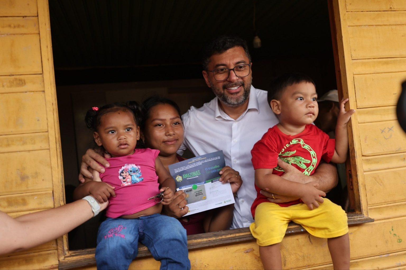 Auxílio Estadual em Autazes Beneficia 800 Famílias com Cartões