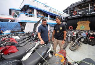 Imagem mostra Governador WIlson Lima com as motocicletas recuperadas - Motocicletas Recuperadas: Operação Apreende 132 Veículos no AM