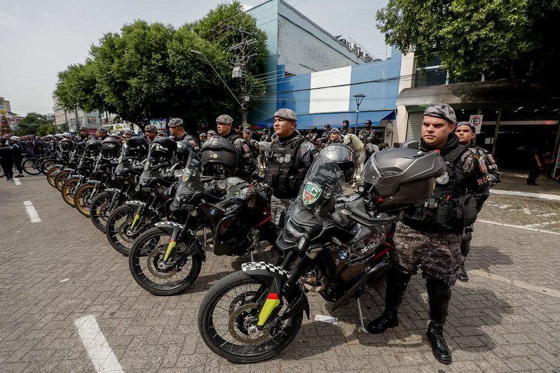 Imagem mostra policiais organizados com suas motos para a Operação Natal Mais Seguro - Operação Natal Mais Seguro 2025 Inicia com 1,6 Mil Policiais em Manaus