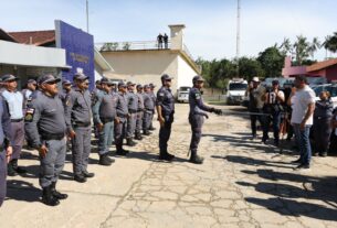 Imagem mostra Governador Wilson Lima com as forças policiais em Tabatinga, onde entregou novas viaturas - Novas Viaturas em Tabatinga Reforçam Segurança na Fronteira
