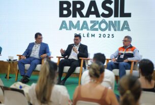 Imagem mostra Governador Wilson Lima em conferência na COP 30 - Moradia e Habitação: Wilson Lima Defende Pauta na COP30 com Projeto de Casas Sustentáveis