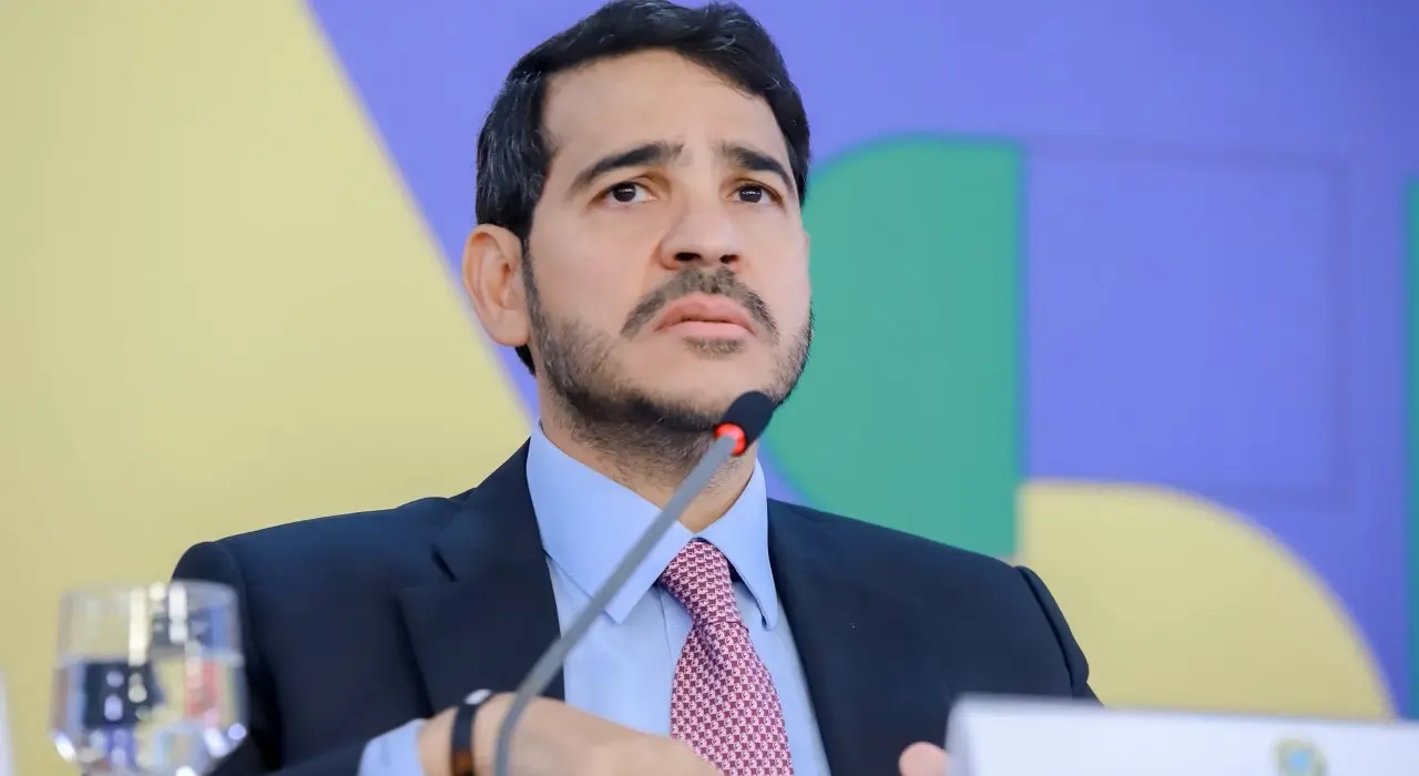 Indicação de Messias ao STF Enfoca Pressão Pós-Prisão de Bolsonaro