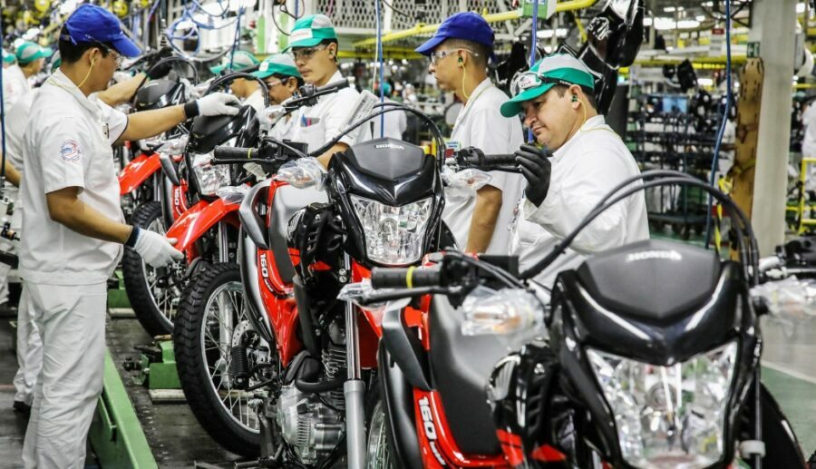 Imagem mostra produção de motos na ZFM - Indústria de Motos da ZFM Cresce 14% na Produção e 30% nas Exportações