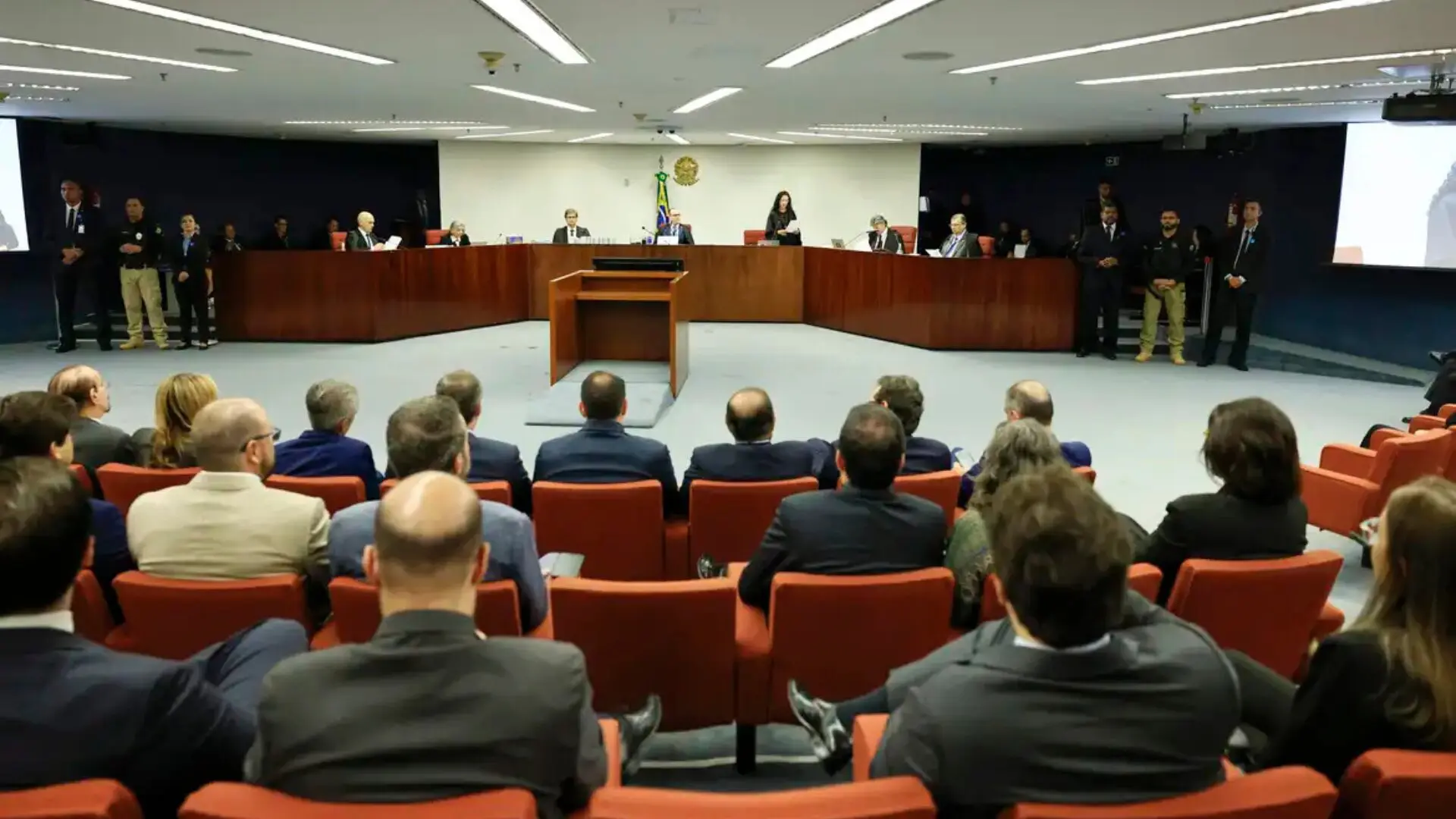 STF Julga Filipe Martins e Mais 5 Réus Por Tentativa de Golpe